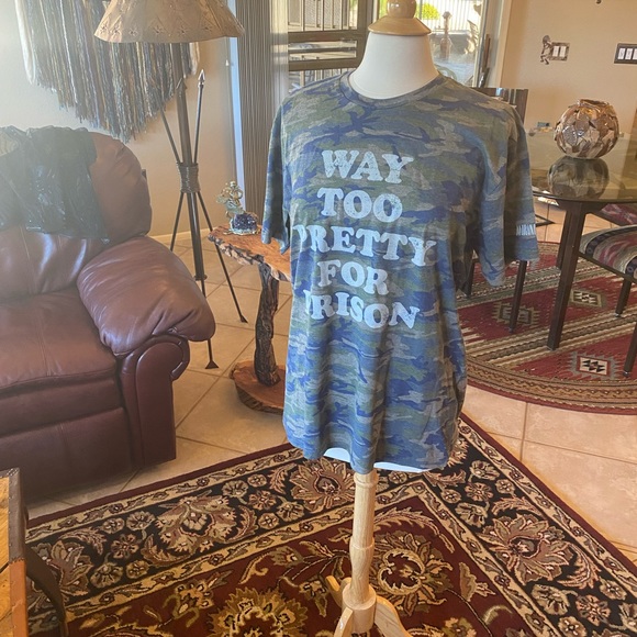 L loose T shirt NWT It was a gift I will not wear - Picture 6 of 8